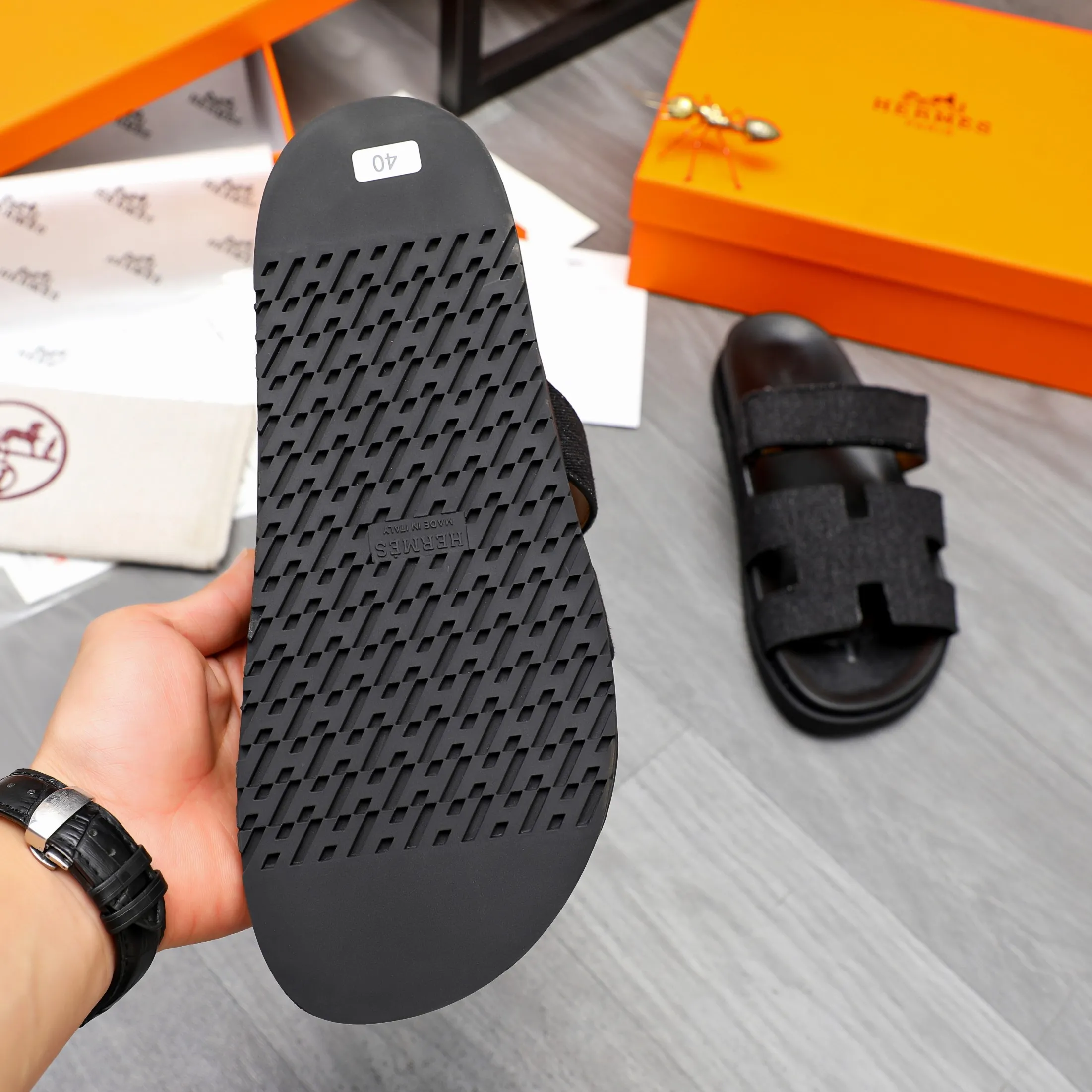 Men's shoes 💰340 Product trademark: Hermes "Hermes" Couple's slippers True size: 36-46 Product material: Selected denim breathable upper, microfiber lining, original outsole